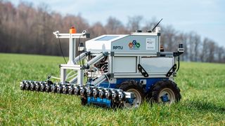 Die 5G-Anwendung mit Blick auf die industrielle Automatisierung wird auch per Landwirtschaftsroboter unter die Lupe genommen, um etwa Pflanzenschutzmittel nicht flächendeckend, sondern nur punktuell und damit gezielt zu versprühen. (Bild: RPTU)