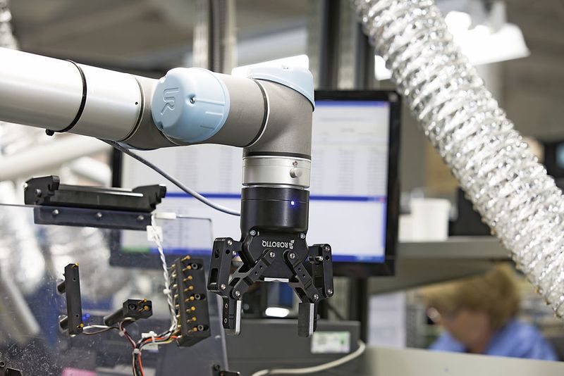 Die intelligenten Greifer von Robotiq sind ausgelegt auf die Integration in Robotermodelle von Universal Robots und orientieren sich ganz an den Anforderungen von Mensch-Roboter-Kollaborationen. (Robotiq)