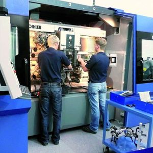 Ganz neu: Stanz-Biegeautomat RM 40KS, der erstmals dem Publikum gezeigt und vorgeführt wurde. Diese Maschine ist insbesondere für die Bearbeitung dünner und hochfester Stähle ausgelegt.