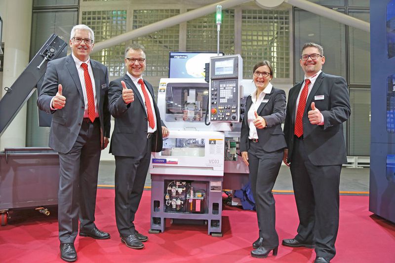 La deuxième place revient à Newemag AG - Schneider mc SA. De gauche à droite Pirmin Zehnder, Rolf Jauch, Annina Tanner et Cornel Waser, des gens heureux d’avoir obtenu le Prodex Award d'argent. (Matthias Böhm)