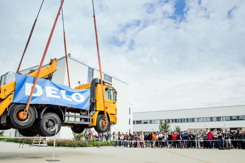  Die einkomponentigen, warmhärtenden Epoxidharzklebstoffe dieser Produktgruppe sind bekannt für ihre hohen Festigkeiten und kommen in Branchen wie der Automobilindustrie oder dem Maschinen- und Anlagenbau zum Einsatz. (Delo)