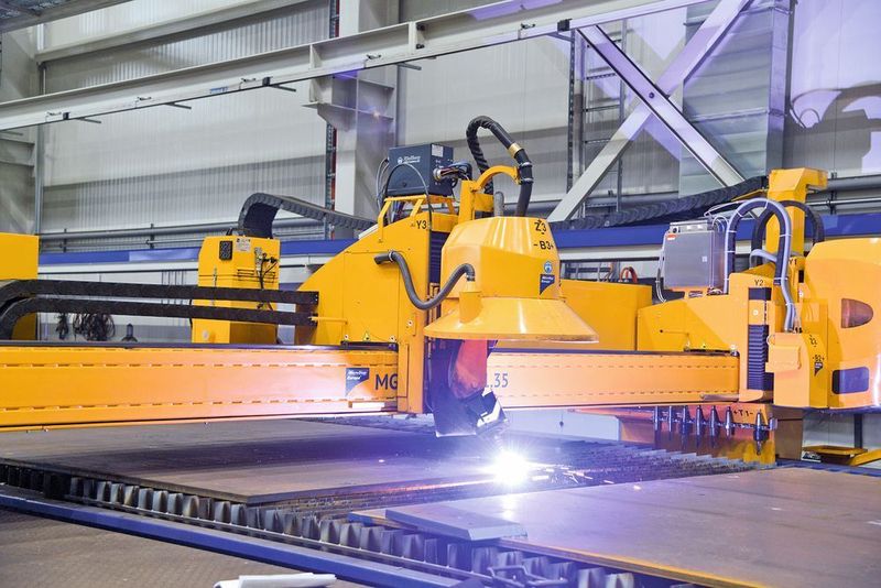 Der R5-Rotator ermöglicht 3D-Plasmaschnitte unter Winkeln bis 50° zum Beispiel zur Schweissnahtvorbereitung. (Micrsotep Europa GmbH)