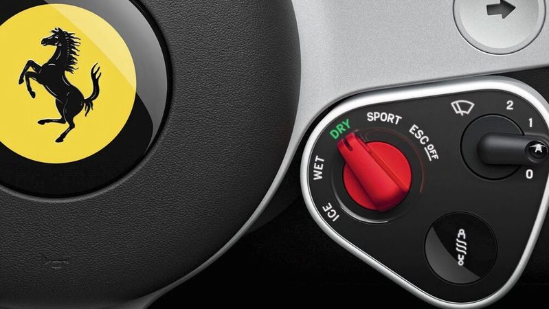 Aus dem Cockpit des neuen E-Ferraris „Luce“.(Bild:  Ferrari)