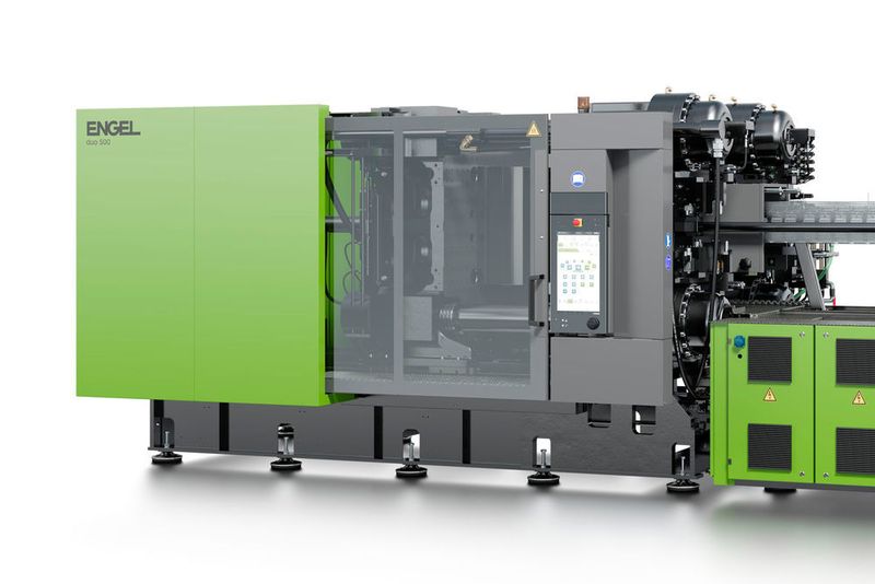 Erweiterte Horizonte für die Automobilindustrie will Engel im Rahmen der Fakuma 2017 auf einer duo 500 Spritzgießmaschine präsentieren: Zum erstem Mal fertige man damit Exterieur-Bauteile im sogenannten „Clearmelt-Verfahren“.  (Engel)