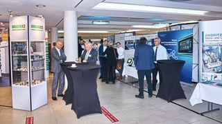 Eine Fachausstellung und eine Abendveranstaltung bieten Gelegenheiten zu Networking und persönlichem Austausch. (Bild: Kist)