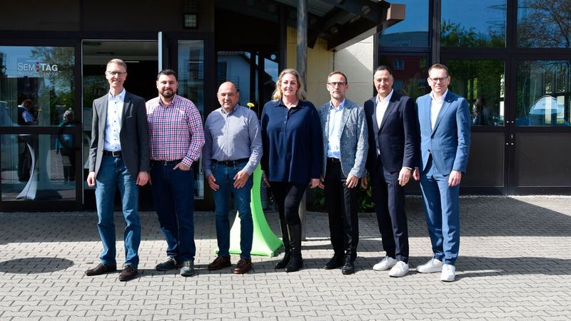 (v. l.) Geschäftsführer Andreas Wahl und der MPV-Vorstand: Walter Kolbeck, Ulrich Bollack, Gaby Breitenwischer, Jörg Lenz, Sprecher Guido Riemann und Jan Sperling(Bild:  Simon – VCG)