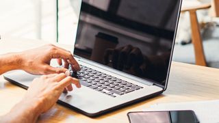 Ab 27. Januar gilt die Homeoffice-Pflicht. Was Sie jetzt beachten müssen. (Bild: ©SFIO CRACHO - stock.adobe.com)