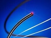 Mit dem optischen Einklemmschutzsensor PinchGuard  ... iefert LEONI seine jüngste Entwicklung für den Medizintechnikmarkt. Mit Biegeradien bis zu 3 mm wirkt er sich kaum auf den Platzbedarf in medizinischen Geräten aus und ist im Vergleich zu anderen Sensoren EMV-unkritisch. (Archiv: Vogel Business Media)