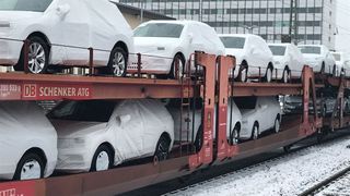 Die Neuwagenauslieferungen rollen weiterhin verhalten – vor allem über die margenschwachen Kanäle geht nicht viel. (Bild: Grimm)