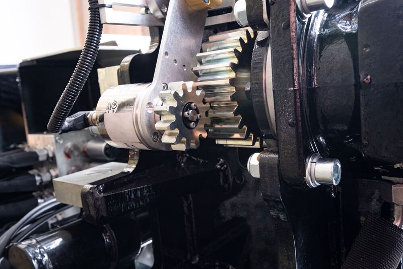 Der absolute CAN-Open-Drehgeber ist ohne weitere Schutzeinhausung verbaut. Der schock- und vibrationsfeste Sensor erhielt für diesen Einsatz speziell abgestimmte Lager.  (Bild: Wachendorff Automation / AT-Boretec)