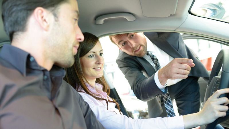 Wer heute sein neues Auto aussucht, muss lange darauf warten.(Bild:  industrieblick - Fotolia)