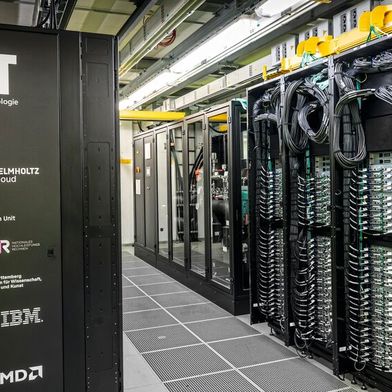 Mit rund 33 PetaFLOPS ermöglicht der neue Hochleistungsrechner Horeka 2 Berechnungen, die auf herkömmlichen Computersystemen Monate oder Jahre dauern würden. (Bild: Markus Breig, KIT)