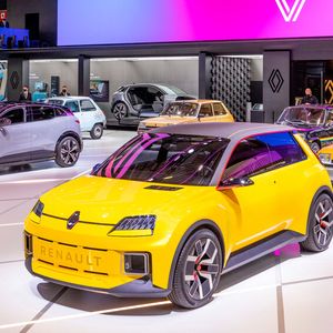 Auf der IAA standen trotz des Fernbleibens einiger Hersteller doch zahlreiche Highlights – unter anderem zeigte Renault, wie der kommende R5 aussieht.(Bild:  Renault)