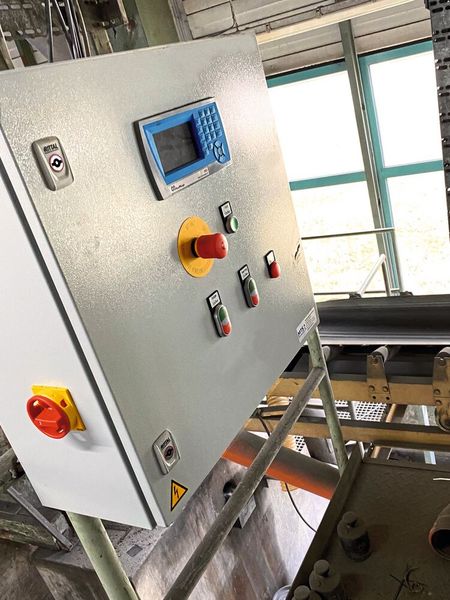 Steuerschrank mit Auswertesystem ModWeigh DBW comfort (Hier zu sehen: Bedien- und Anzeigemodul MD1) (Bild: MTS MessTechnik Sauerland GmbH)