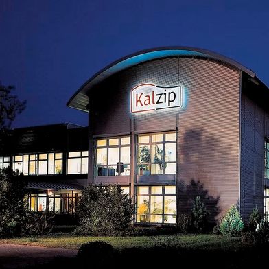 Der Dachsystemspezialist Kalzip gehörte in den letzten rund acht Jahren zu Mutares. Nun wurde das Unternehmen an Tremco CPG verkauft. Hier die Gründe dafür ... (Bild: Kalzip)