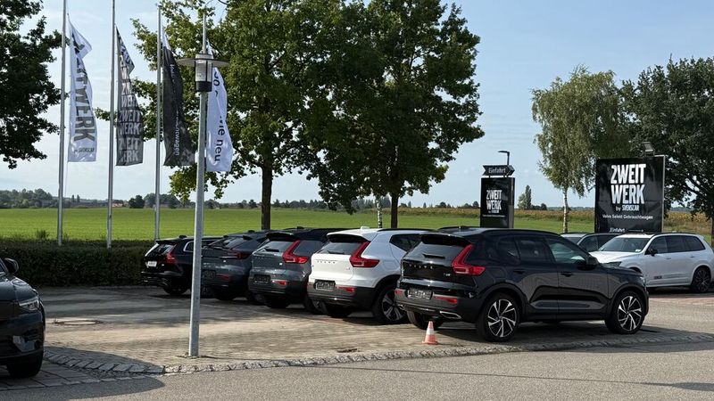 Bis zu 150 Gebrauchtwagen haben auf dem Zweitwerk-Gelände Platz. (Bild: Svenscar)