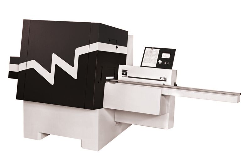 Bild 2: Die Vier-Seiten-Hobelmaschine Cube arbeitet halbautomatisch. (Bild: Weinig)