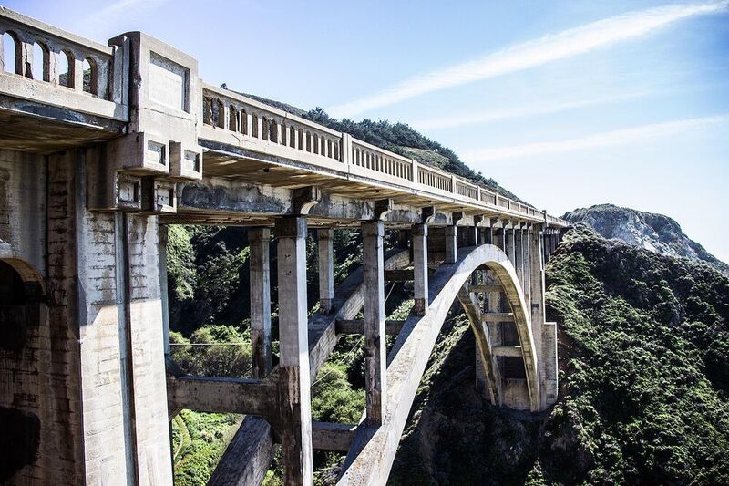 Drohnen statt Kletterseile: So wird die Struktur von Brücken künftig untersucht.  (unsplash)
