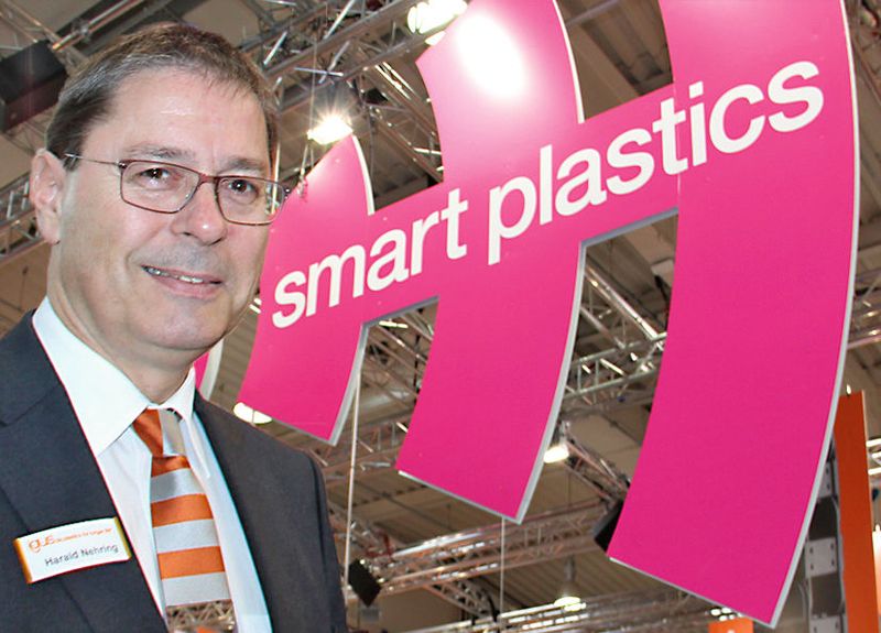 Harald Nehring, Prokurist E-Kettensysteme bei Igus: „Ganz gleich, ob es sich nun um die intelligente Drylin-Linearführung, die intelligente Energiekette oder die intelligente Leitung handelt, die integrierten Sensoren überwachen die Produkte und warnen rechtzeitig vor einem Ausfall.“ (Bild: Bild: Reinhold Schäfer)