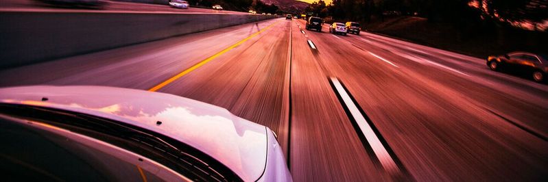 Mit KI basierten Algorithmen soll die enorme Menge an Daten, die beim Erproben von automatisierten Fahrzeugen entsteht, gebändigt werden.(Bild:  gemeinfrei / Pexels)