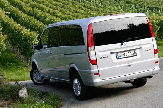 Geräumig geht es auch bei Mercedes zu: Der Viano bietet bis zu acht Passagieren Platz. (Archiv: Vogel Business Media)