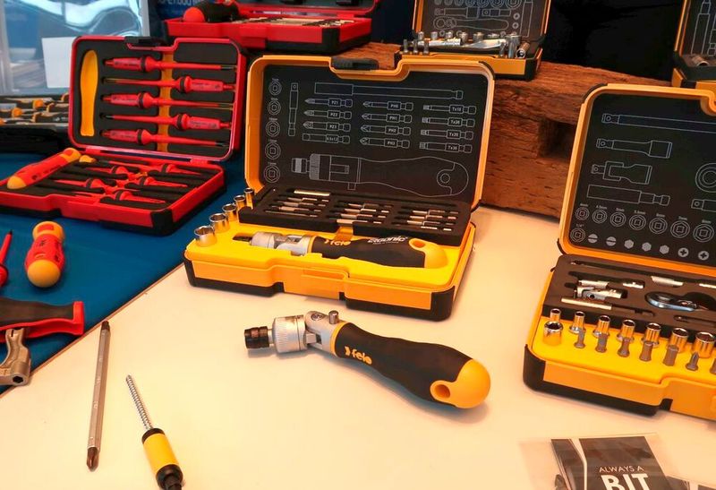 Die Felo Werkzeugfabrik stellte seine Hochleistungsratsche Ergonic K vor. Sie besitzt einen 180° Knickmechanismus und, wie alle Werkzeuge von Felo, den patentierten ergonomischen Griff. (Bild: D. Quitter - VCG)