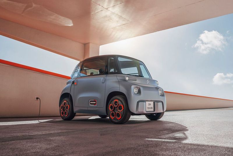 Das würfelförmige Mini-Mobil fährt rein elektrisch – bis zu 70 Kilometer weit. (Bild: Citroën)