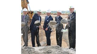 Pure Dynamik beim symbolischen Spatenstich (v.l.): Dr. Thomas Böger (Schenker), Thomas Feser (OB Bingen), Achim Münz (Goldbeck Süd), Hendrik Nonnenmacher (Schenker) sowie Christof Prange (Goodman). (Bild: DB Schenker)