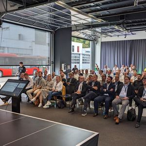 Mit Spannung erwarteten die Gäste in Esslingen die Ergebnisse der Studie zur Situation und zu den Perspektiven der freien Servicebetriebe bis 2040.(Bild:  Rosenow - VCG)