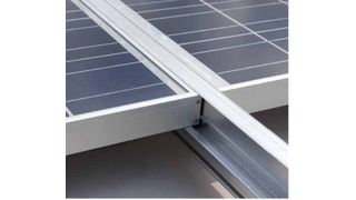 Für die Tecto-Smart-Montagesysteme gibt es jetzt 10 Jahre Garantie.  (Bild: Phoenix Solar)