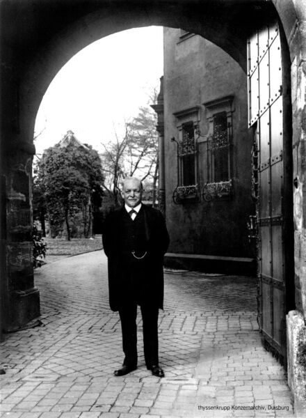 Umzug ins Grüne: Seine späteren Lebensjahre verbrachte August Thyssen auf Schloss Landsberg oberhalb von Essen-Kettwig. Die Fabrikanten-Villa ließ er aufwändig umgestalten. (thyssenkrupp Konzernarchiv, Duisburg)