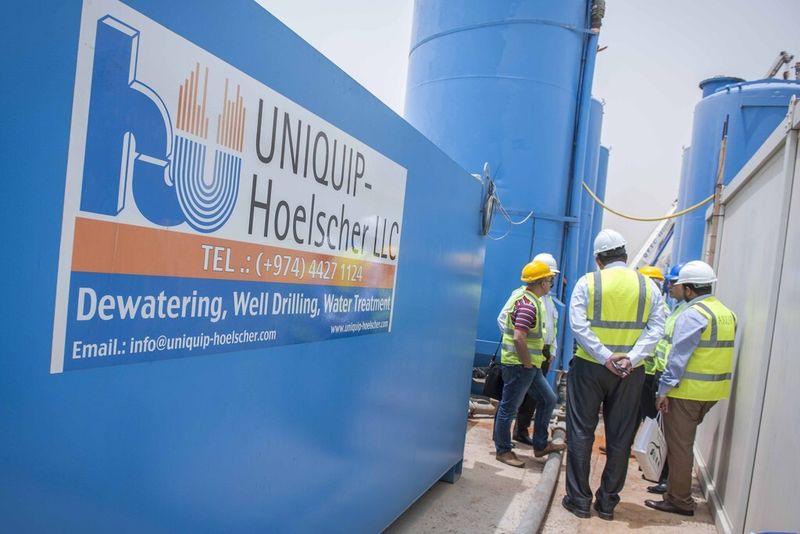 Besichtigung der Wasseraufbereitungsanlage einer Metrostation in Doha – der Aufbau der Metro ist im Gange. (Bild: Hölscher Wasserbau (Carla Cioffi))