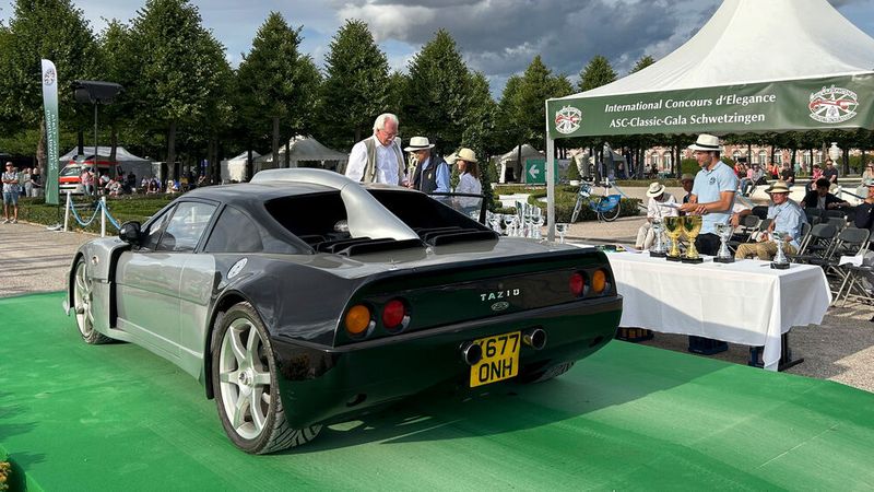 Sie kennen dieses Fahrzeug nicht? Dem Autor ging es bis zur 22. ASC-Classic-Gala Schwetzingen genauso. Es handelt sich um einen EBM Tazio, von dem in den späten Neunzigern lediglich Prototypen mit V8-Motoren von BMW und GM entstanden. Dieses Exemplar war in Großbritannien erstzugelassen und steht nun für knapp 50.000 Euro zum Verkauf. (Bild: Peter Diehl)