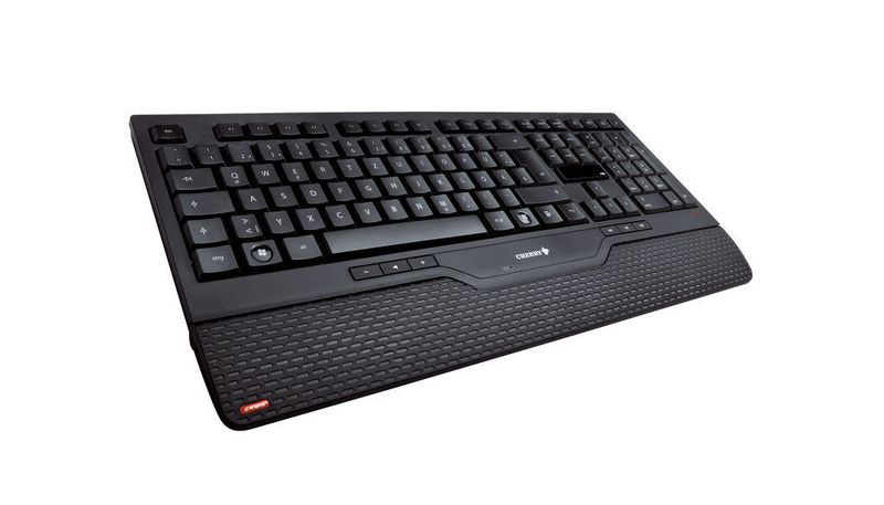 Die spezialbeschichteten Oberflächen der Maus und der Tastatur-Handballenauflage soll höchsten Komfort garantieren. (Archiv: Vogel Business Media)