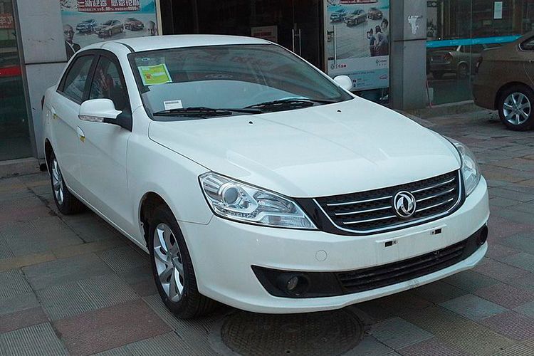 Der neunte und zehnte Platz geht an zwei Chinesen. Den Dongfeng Fengshen S30 kauften 2.449 ... (Bild: Dongfeng Fengshen S30 facelift photographed in Beijing, China. / 	Navigator84 / CC BY-SA 4.0)