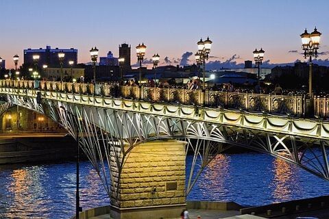 Kopenhagen bei Nacht: Rund die Hälfte der bestehenden 20.000 Lampen und 8.000 Leuchtenmasten soll innerhalb von 26 Monaten gegen energieeffiziente, vernetzte LED-Leuchten ausgetauscht werden (© paka1 - Fotolia)