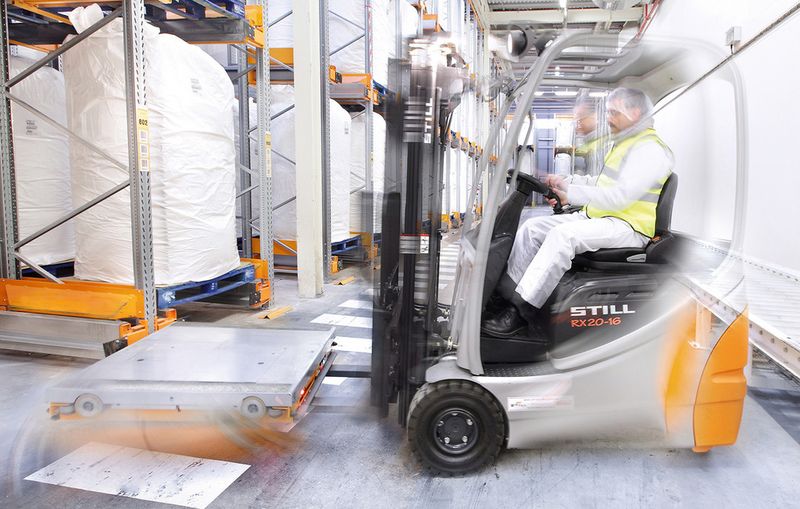 Durch die sehr gute Skalierbarkeit mit mehreren Shuttle-Systemen wird trotz der enormen Durchsatzsteigerung die rechtzeitige Auslieferung auch in Zukunft im Danone-Werk Macroom garantiert. (Bild: Knehr)