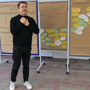 Jörg Flachowsky von der Agentur Jungvornweg betonte die Bedeutung von Videoclips für das Azubi-Recruiting.(Bild:  Büttner – autoFACHMANN)