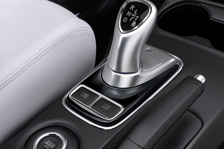 Ein klassisches Getriebe hat PHEV nicht. Der Benziner überträgt seine Kraft in einer einzigen Übersetzung, die etwa dem fünften Gang entspricht. Die Elektromotoren decken die anderen Bereiche ab. (Foto: Mitsubishi)