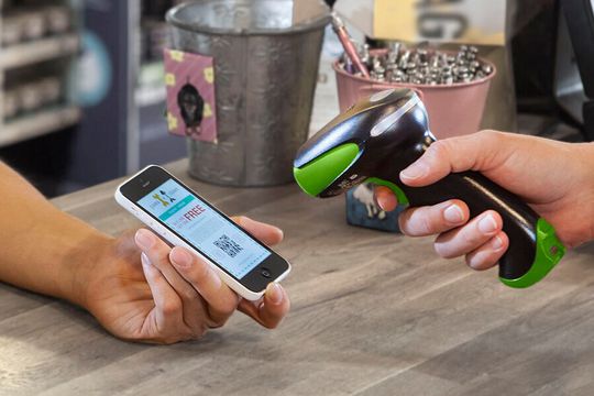 Kürzere Wartezeiten an der Kasse dank der leistungsstarken Barcode-Dekodierungssoftware „SwiftDecoder“ bedeuten, dass mehr Kunden in kürzerer Zeit bedient werden können.(Bild:  Honeywell)