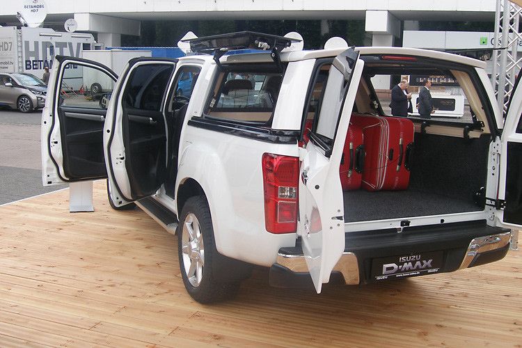 Als Prototypen hat Isuzu ein neues Hardtop-Konzept vorgestellt. Es zeichnet sich durch eine Doppelflügeltür aus. (Foto: Grimm)