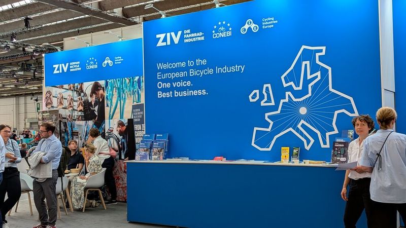 Die Eurobike ist eine Mischung aus IAA und Automechanika für verbrennungsmotorlose Fahrzeuge. Und so präsentieren sich entsprechende Player dort. (Bild: Dominsky – VCG)