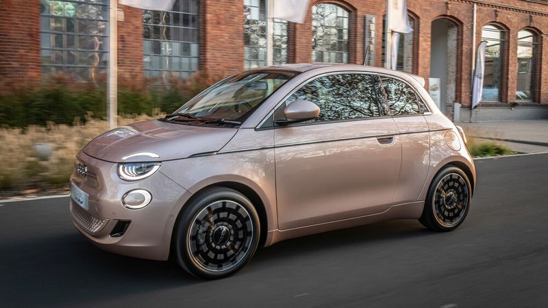 Platz eins bei den Minis im Dezember 2023: der Fiat 500 mit 4.683 Neuzulassungen (Bild: Fiat)