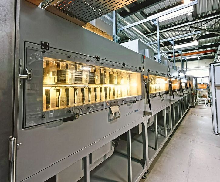 Dans la section de séchage complexe, la bande est maintenue en suspension sur tout le trajet à l'aide de buses. (Source : Klaus Vollrath)