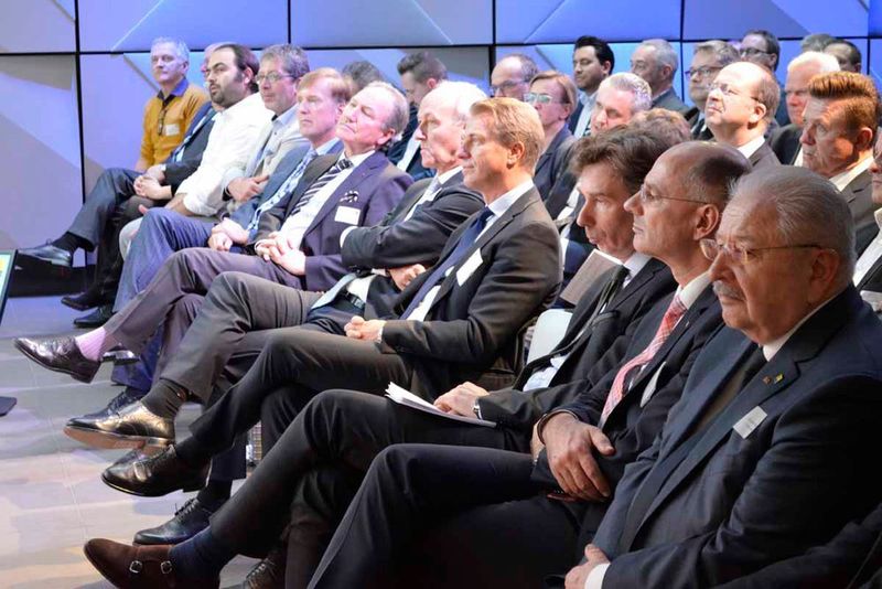 Zahlreiche Branchen-Größen waren vor Ort. (Wehner / »kfz-betrieb«)