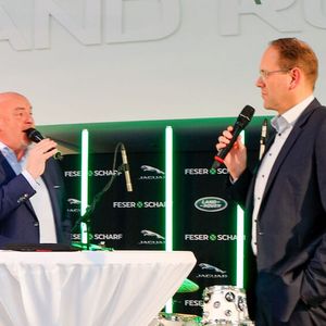 Auch Jaguar-Land-Rover-Deutschland-Geschäftsführer Jan-Kas van der Stelt nahm an der Eröffnungsfeier des neuen Jaguar-Land-Rover-Autohauses teil.(Bild:  Feser Graf)