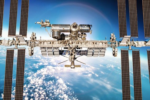 Ohne das „Nichts“ läuft in vielen chemischen Prozessen buchstäblich nichts: Pfeiffer Vacuum steht weltweit für innovative und individuelle Vakuumlösungen - und schafft es bis auf die ISS... entdecken Sie mehr!
