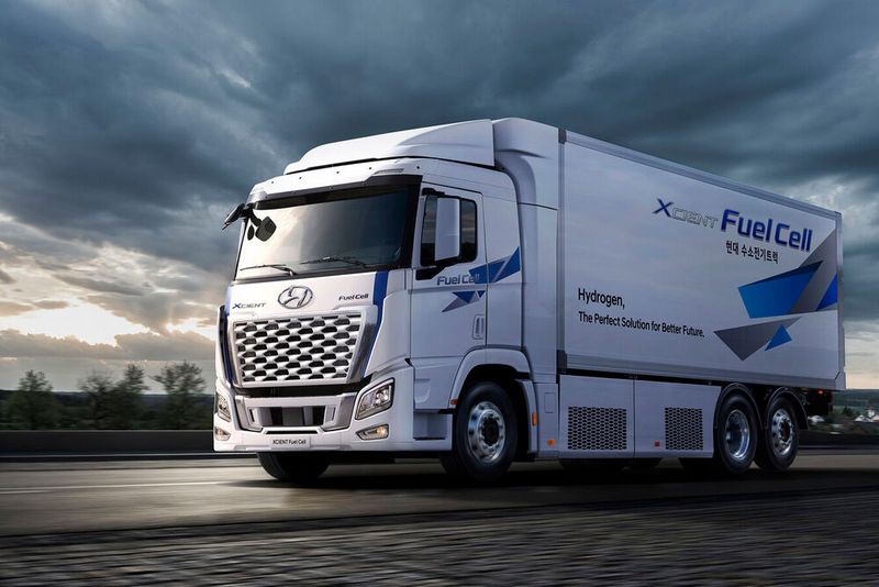 Der Brennstoffzellen-Lkw Xcient Fuel Cell soll Basis für eine neue Zugmaschine sein, die 2024 auf den Markt kommt. (Bild: Hyundai)