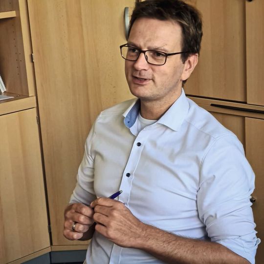 Prof. Dr. Stefan Stolte Stefan Stolte ist seit 2018 Professor für Hydrochemie und Wassertechnologie und Leiter des Instituts für Wasserchemie an der Fakultät Umweltwissenschaften der TU Dresden.(Bild:  TU Dresden)