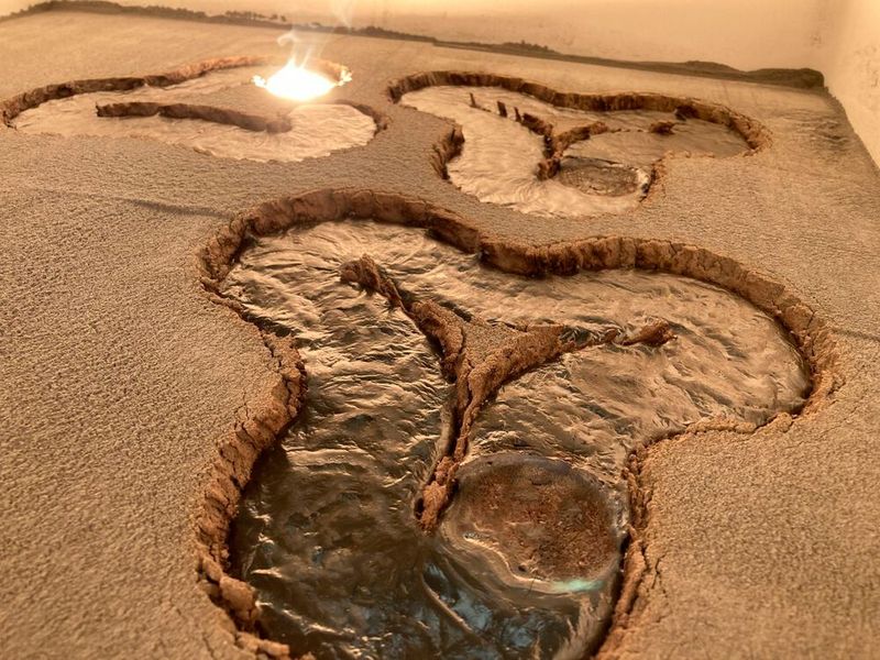 Im Projekt PAVER wurde ein Mondstaub-äquivalentes Material mittels Laserstrahlschmelzen additiv zu Pflasterelementen verarbeitet. (Bild: PAVER Consortium)